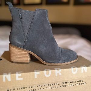 Tom’s Esme Gray Suede Bootie Size 5